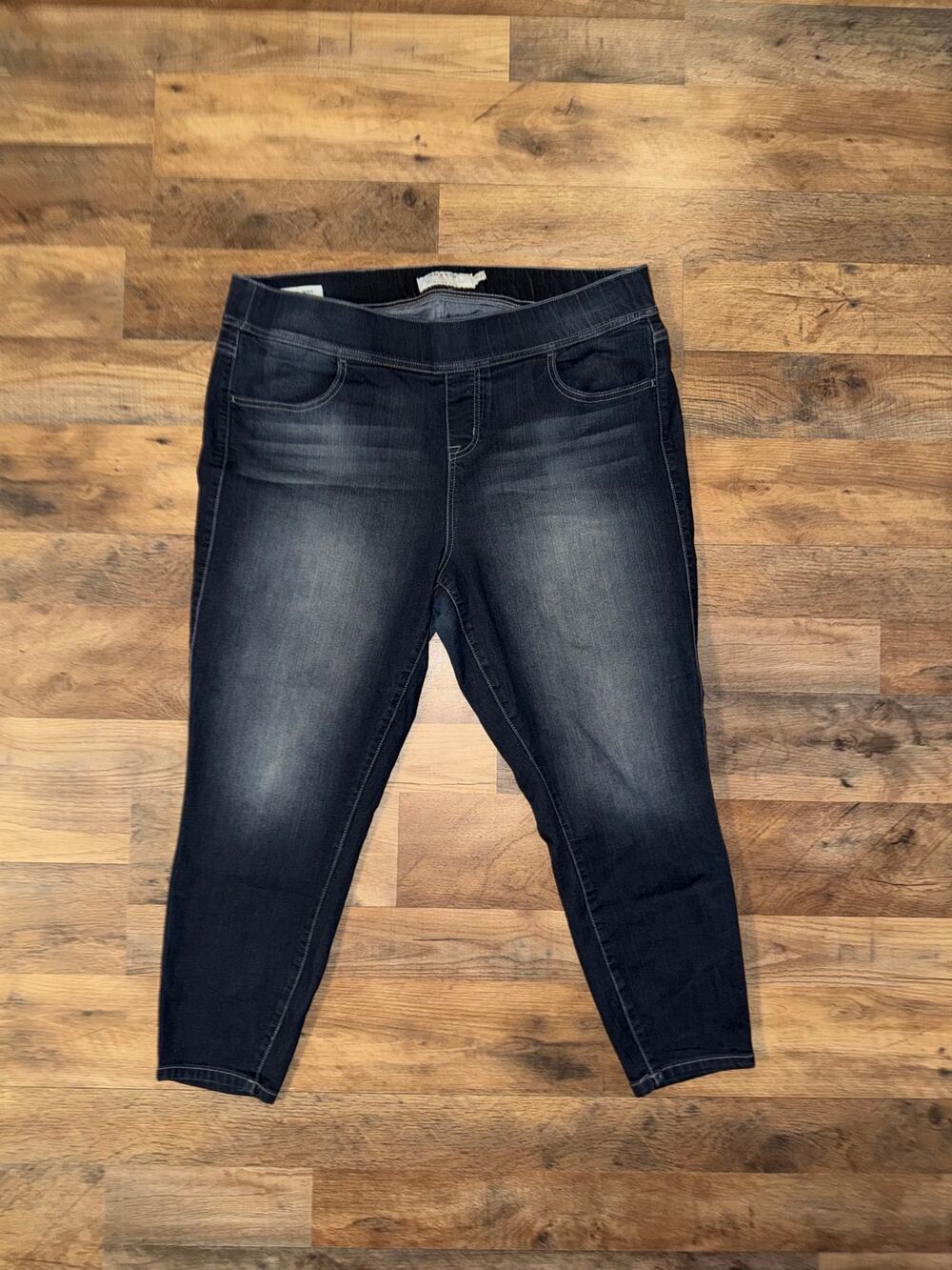Torrid women’s crop lean jeans